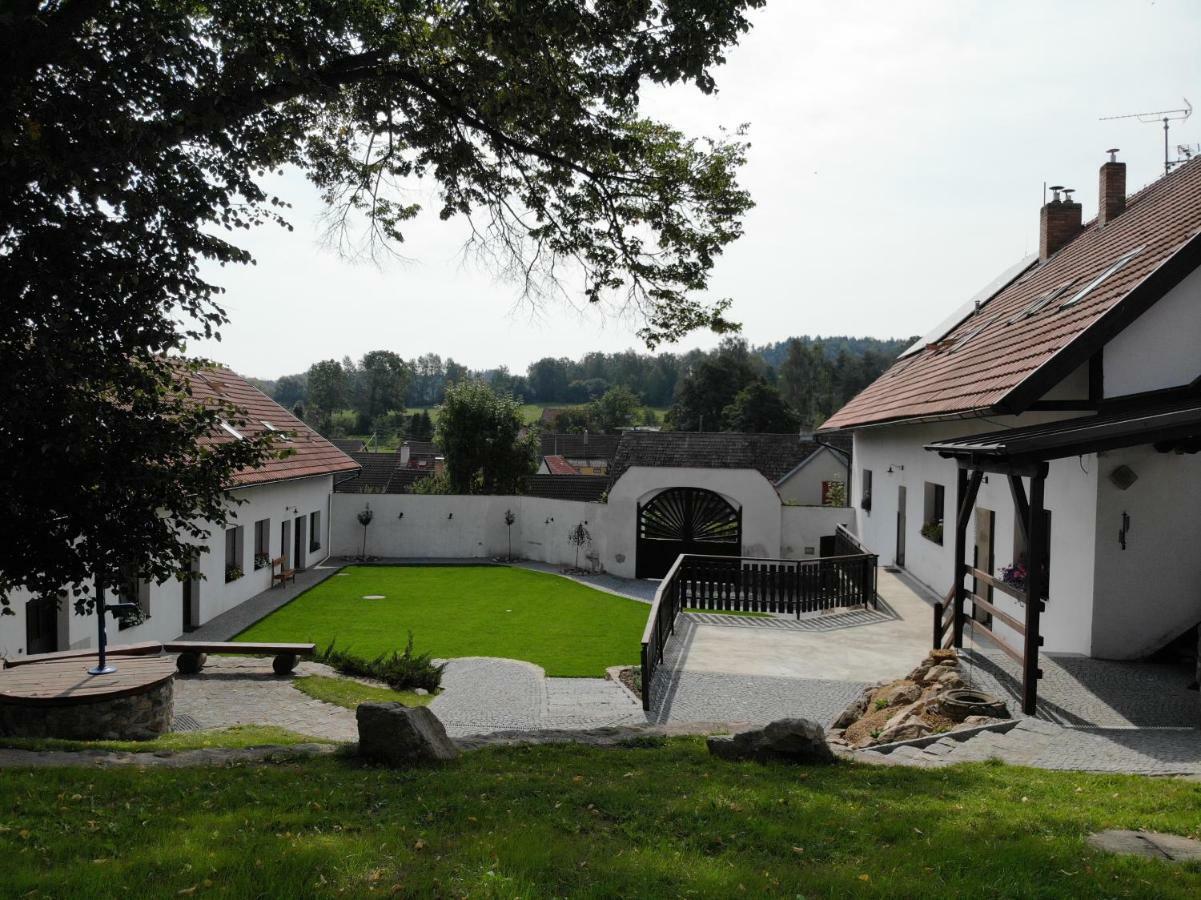 Statek Cesky Dvur Hotel Postupice Buitenkant foto